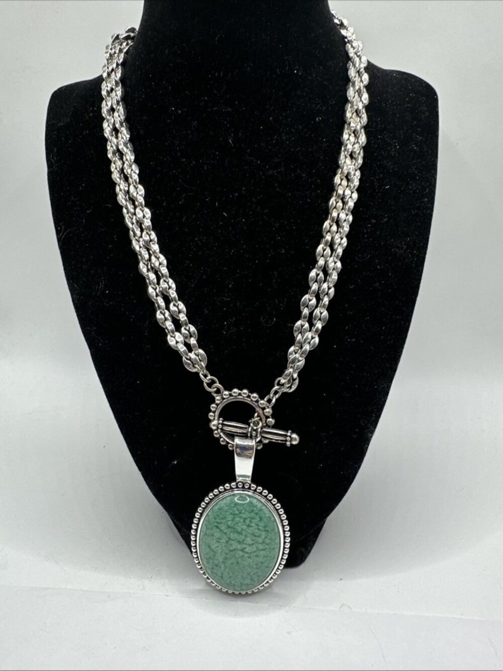 Premier Designs Aqua Blue Cozumel Oval Pendant & Silver Tone Chain Necklace 17"